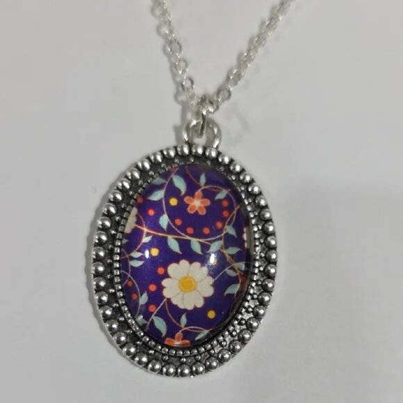 Handcrafted Floral Pendant Necklace with Silver Chain – Botanical Elegance - Picture 7 of 8